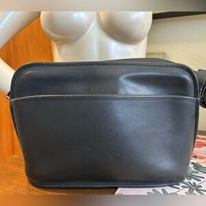 Coach Vintage Black Swagger Purse